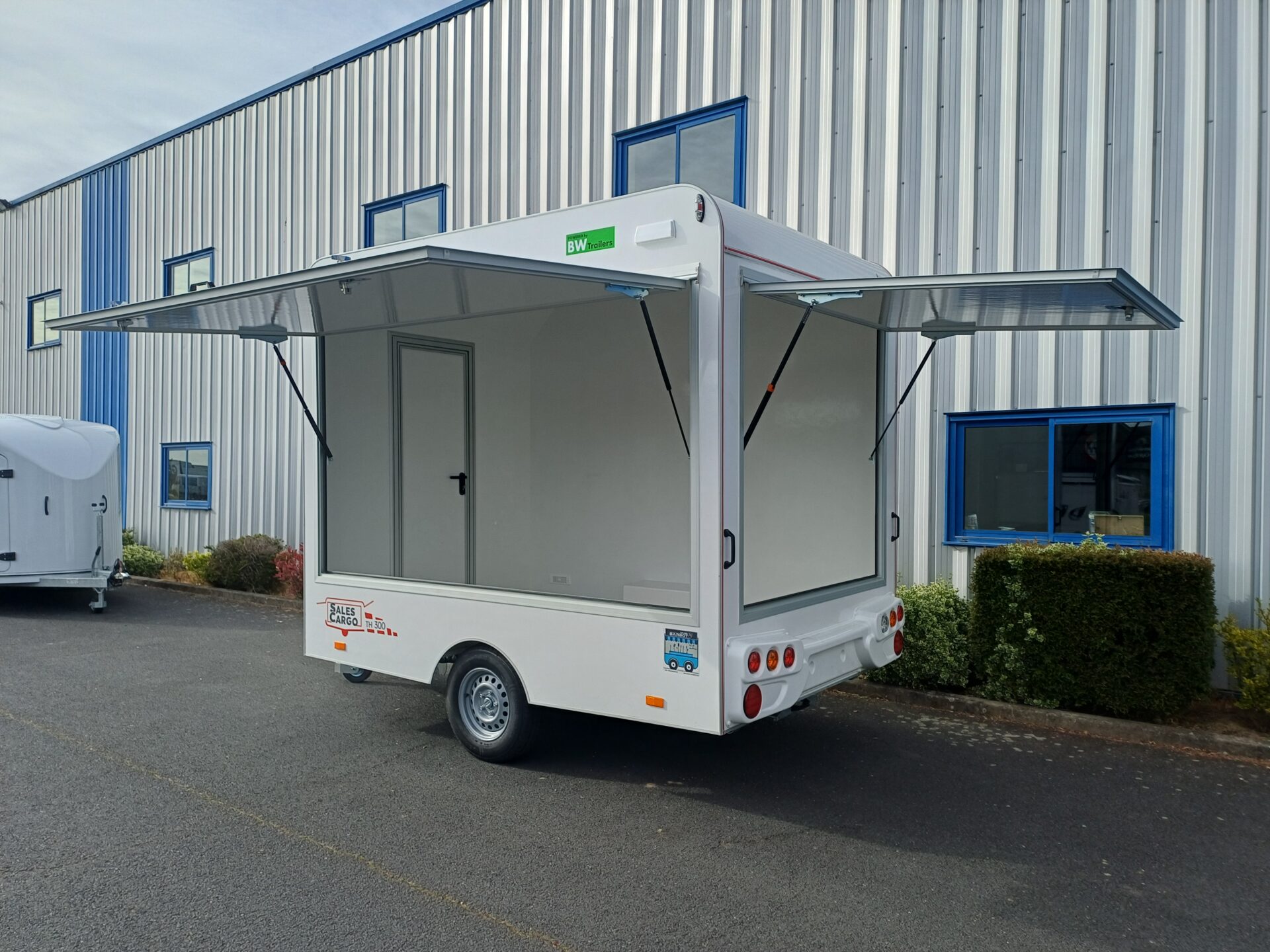 20260410_174634 FOODTRUCK 300 2 hayons