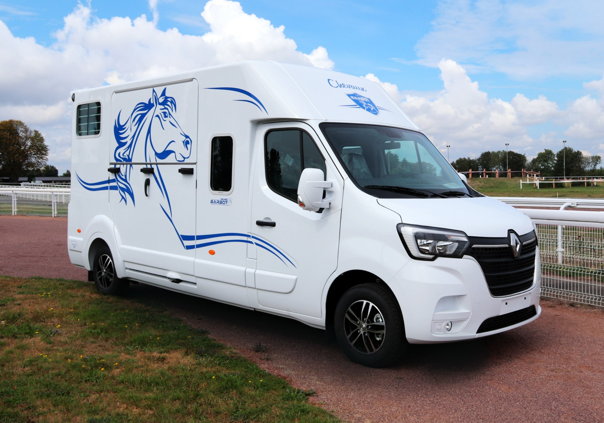 Camion transporteur d'animaux avec glissiere