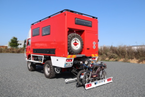 Camion aventurier safari truck arrière